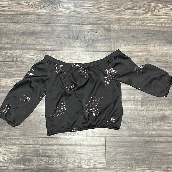Dynamite - Black Floral Off the Shoulder Blouse - Picture 7 of 8